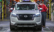 日産の中型SUV『パスファインダー』新型 生産開始～日産車に対応する